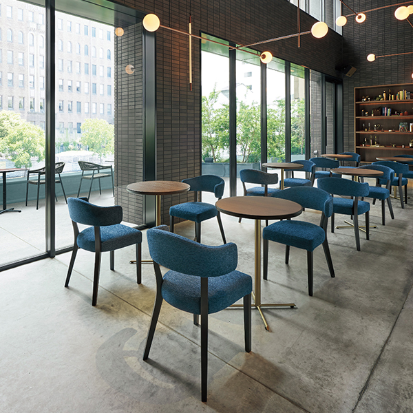 マニコ 木製椅子 クレス（CRES）｜店舗家具ピースワーク