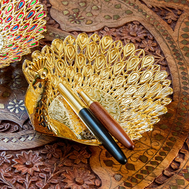 孔雀の小物プレート 金色 直径16.5cm の通販 - TIRAKITA.COM