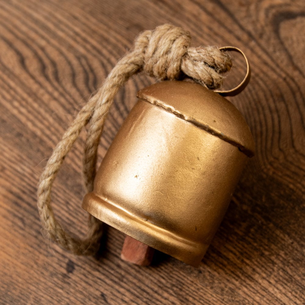 ドアチャイムなどへ！手作りのやさしい音色 インドの銅仕上げカウベル