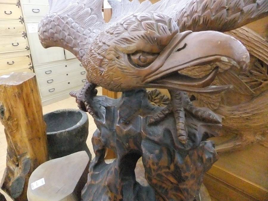 骨董コーナーより 特大！！ 木彫りの鷹が入荷しました！【相模原店