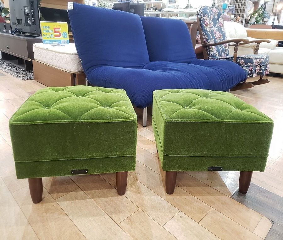 カリモク60】モケットグリーンのオットマンが2つ同時に入荷いたしまし