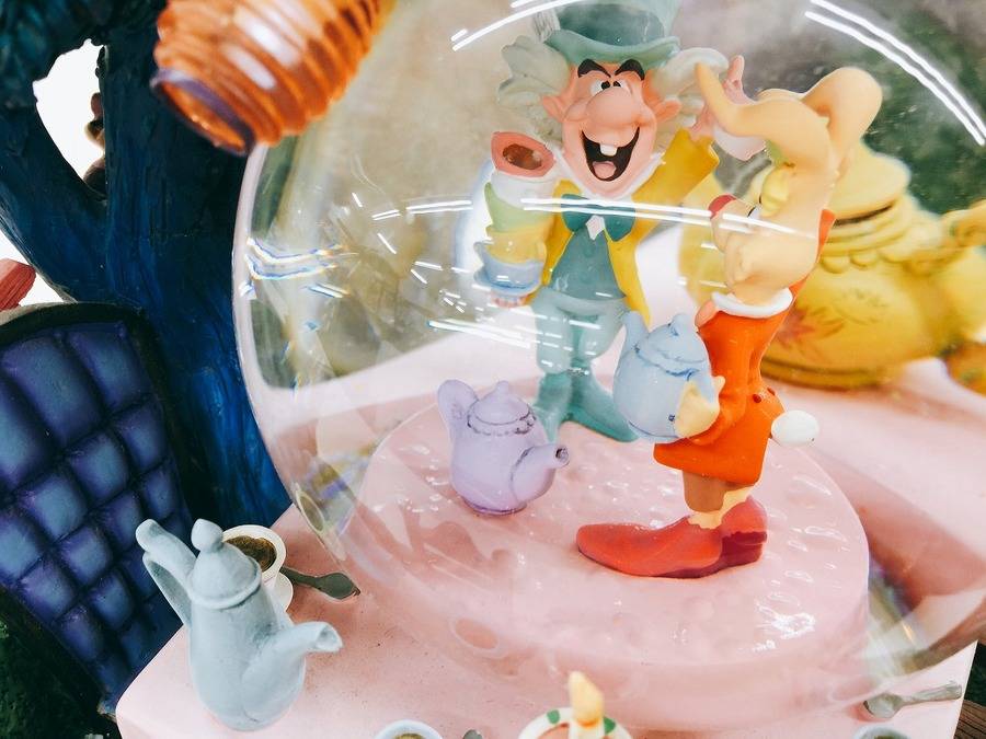 なんでもない日ばんざい！！不思議の国のアリスオルゴールが新入荷