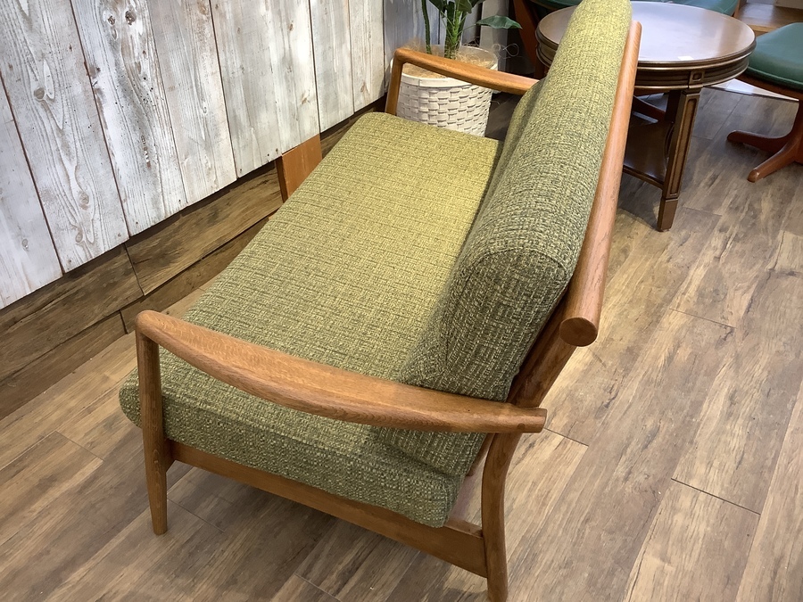 東京インテリアオリジナル、オークライフシリーズの2人掛けソファが