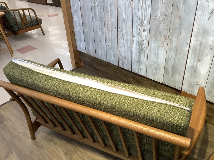 東京インテリアオリジナル、オークライフシリーズの2人掛けソファが