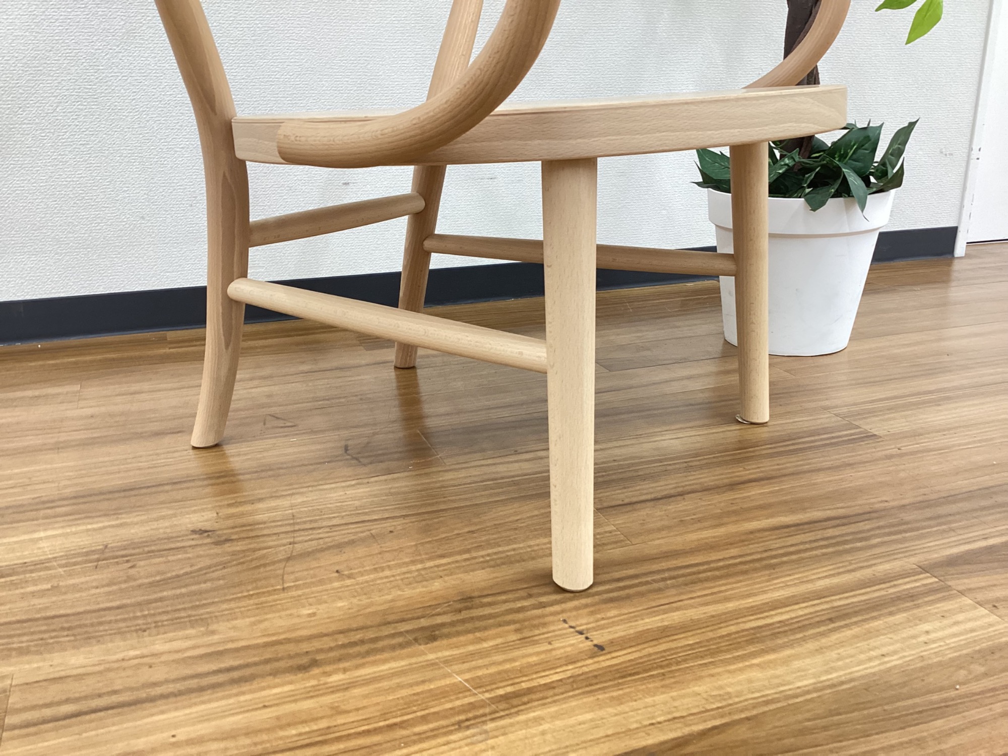 秋田木工】大きな曲線を描いた美しいデザインのラウンジチェア（No