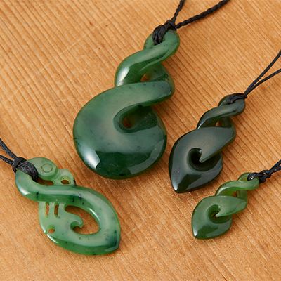 公式】株式会社ヴォイスグッズ｜マオリ・スパイラルペンダント 大