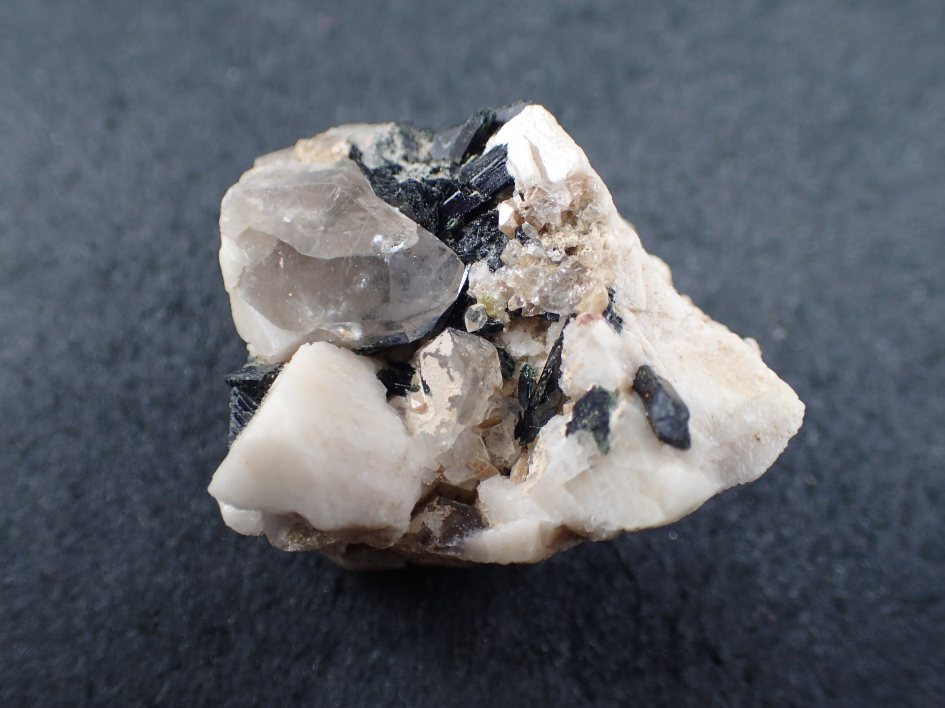 エジリン輝石（Aegirine 錐輝石） ｜石の販売専門店【vec stone club】