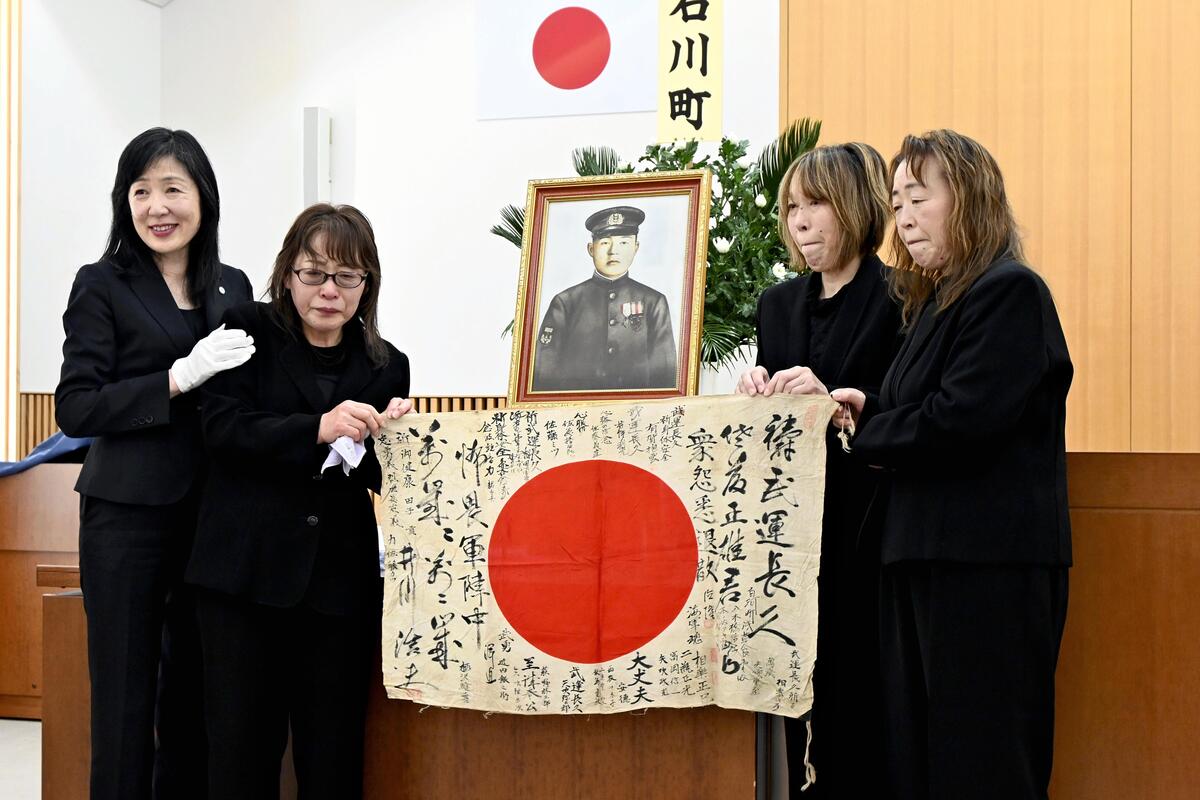 福島：寄せ書き日章旗帰郷 テニアン島で戦死 祖父の形見遺族に ：地域