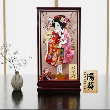 プレミアム仕立ての豪華な宝童作17号嵯峨羽子板ケース飾り/人形の松川