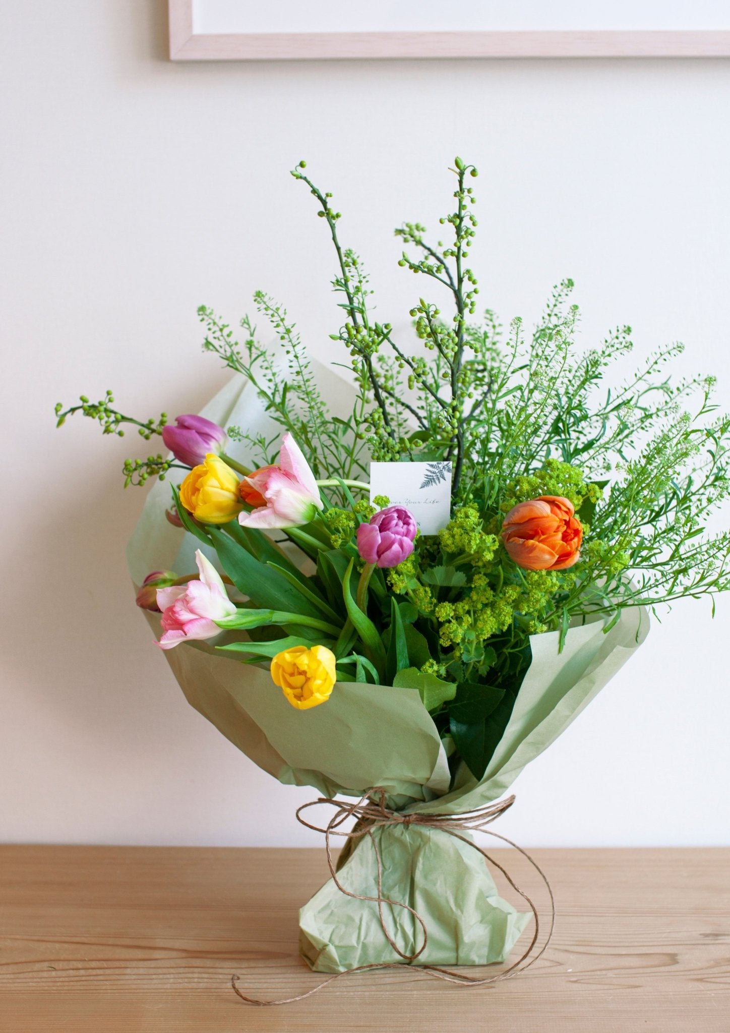 春の花束】チューリップと季節のグリーンのブーケ「coloré」【2026年