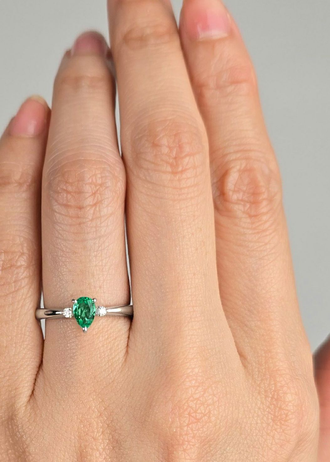 コロンビア産無処理エメラルド(ノンオイル)0.32ctプラチナリングダイヤ