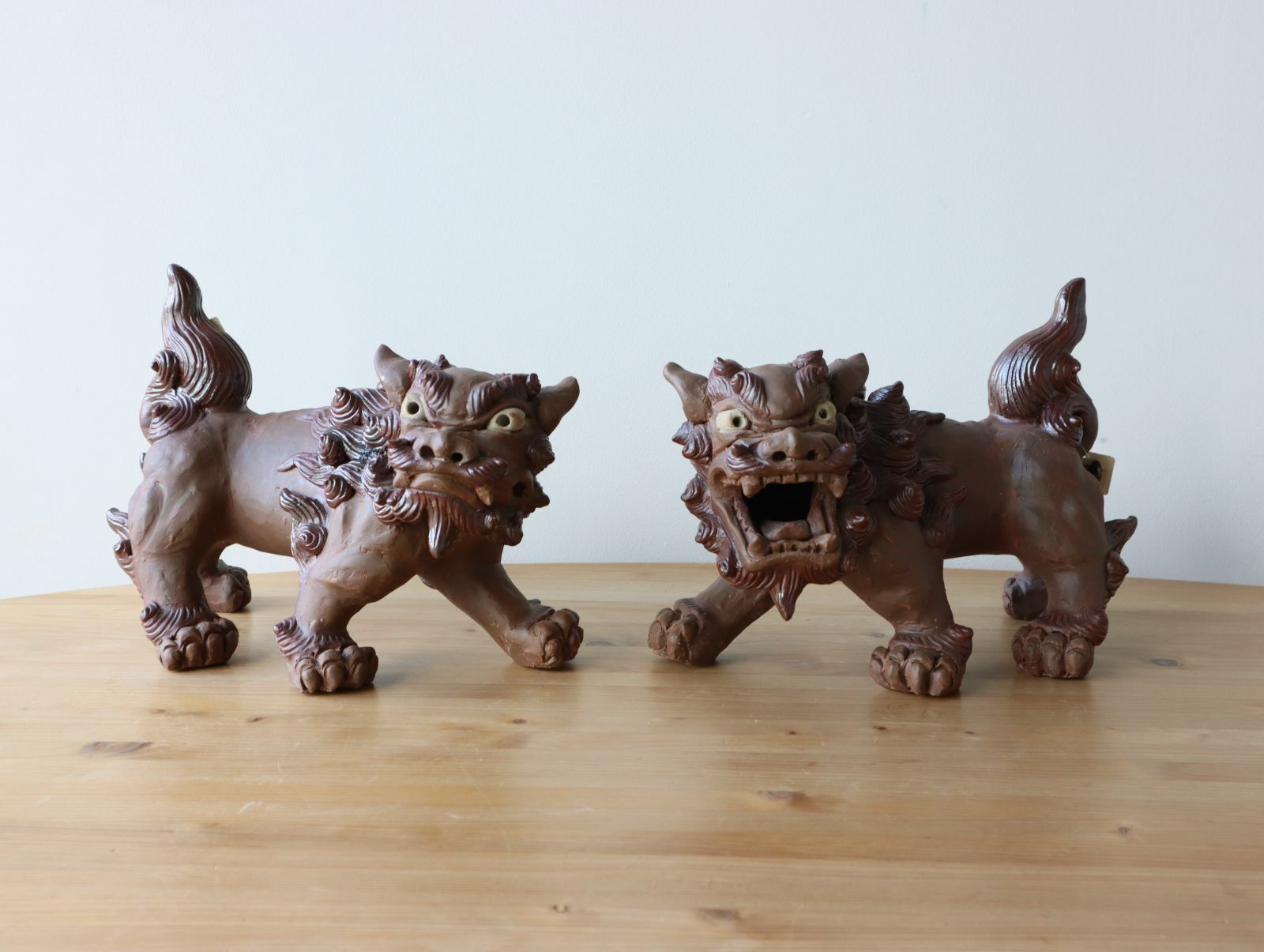 一点もの】手びねり立型シーサーペア / 湧田陶器 | ゆいまーる沖縄