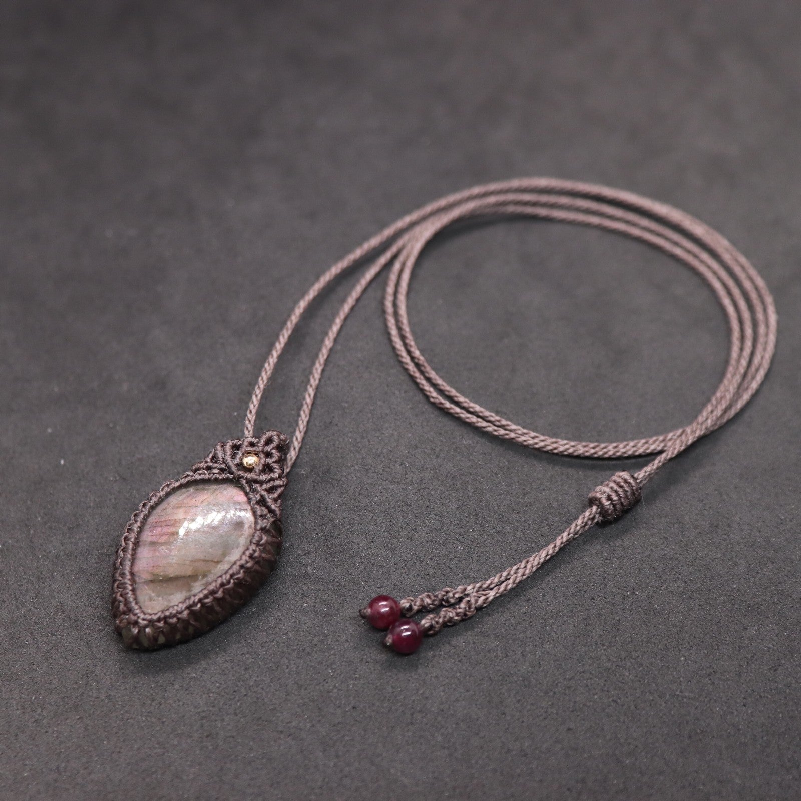 パープルラブラドライトマクラメネックレスml10 – 天然石屋 優月堂