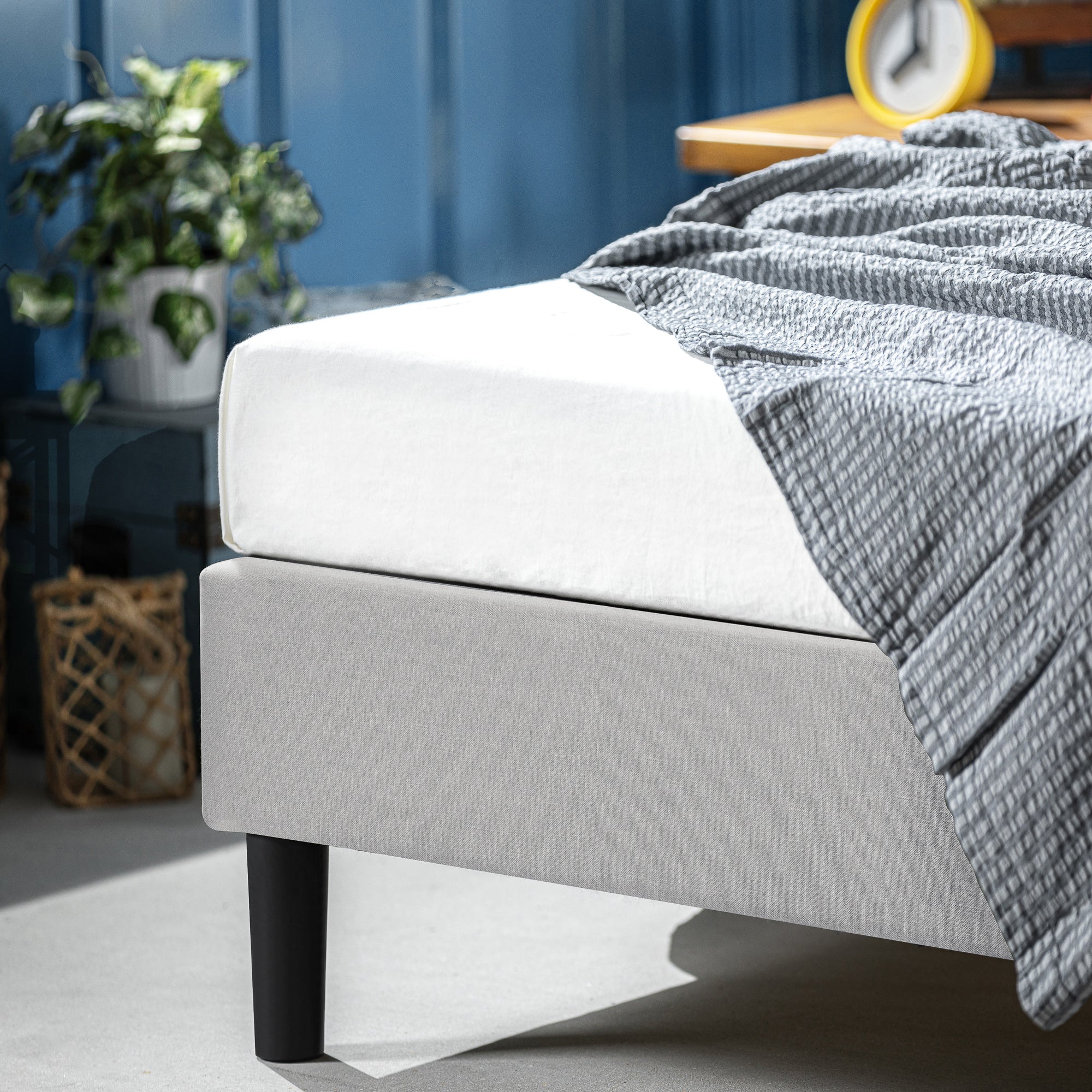 Curtis ファブリックベッドフレーム ヘッドレス | 【公式】ZINUS