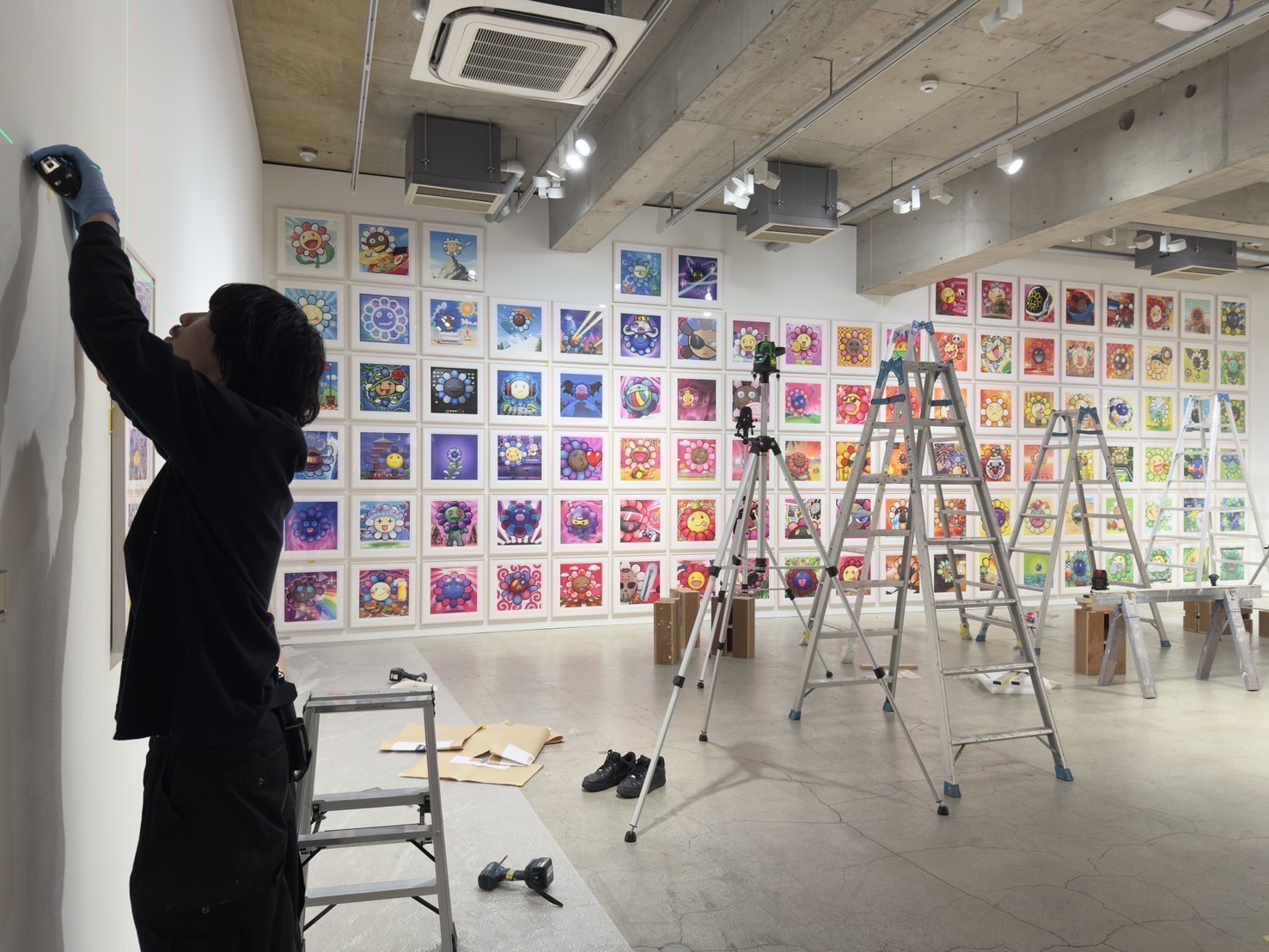 1月22日(水)12時よりWEBショップにて、村上隆直筆サイン入り新作版画