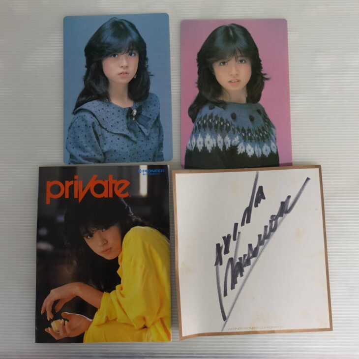 宅配買取】中森明菜直筆サイン色紙 ｜古本買取店エーブック