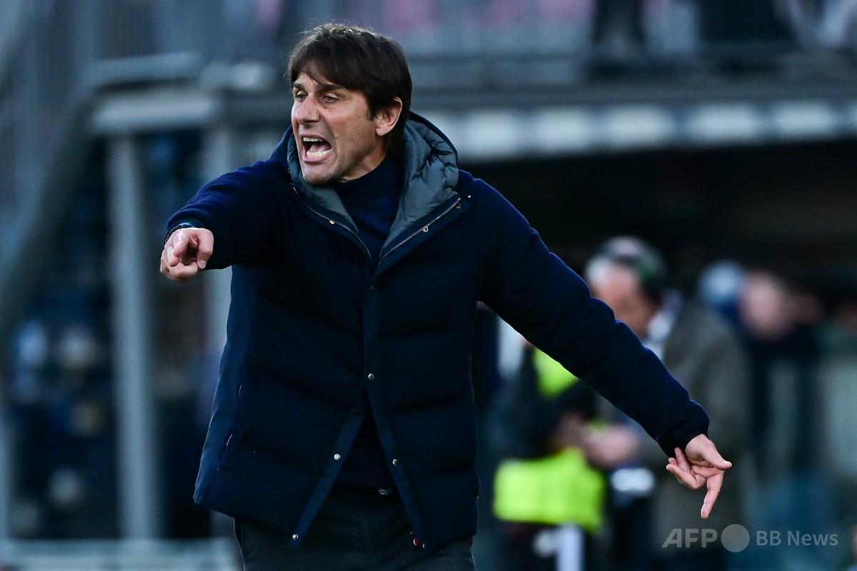 ナポリ辛勝で首位インテルに並ぶ、コンテ監督はクラブに不満 写真5枚