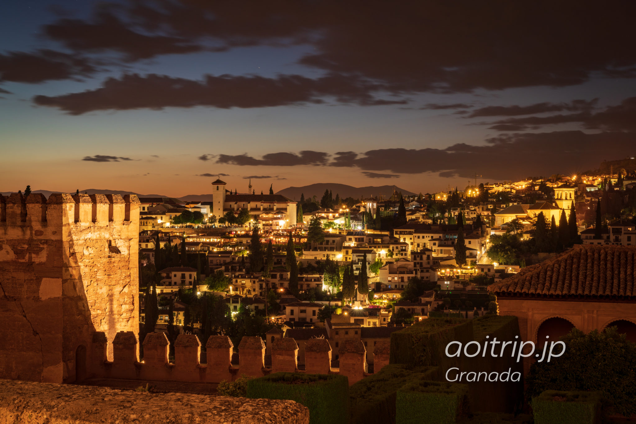 夜のアルハンブラ宮殿を徘徊する。現れたのは…（スペイン） | あおい