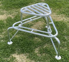 ブドウ、ナシ、柿など果樹用踏み台各種のアルミ製品の紹介です