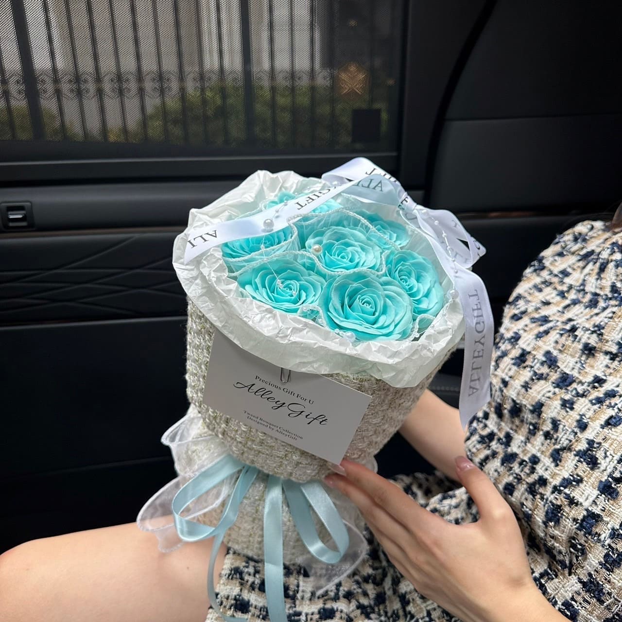 ツイードブーケにスペシャルなブルー ワンホンブーケとグリッター