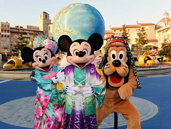東京ディズニーリゾート、お正月のプログラム発表 和服姿のミッキーや