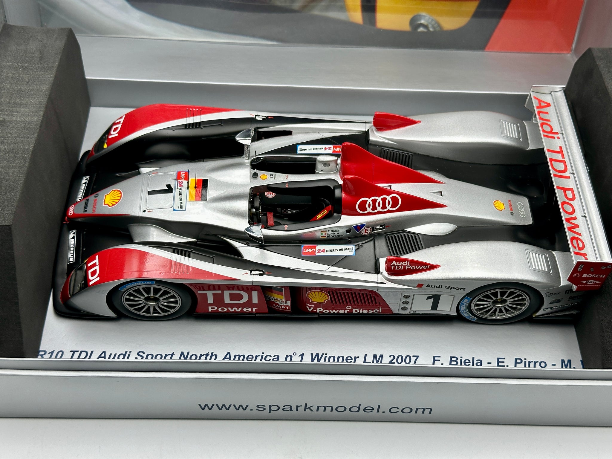 1:18 2007 24h Le Mans Winner -- #1 Audi R10 TDI -- Spark 18S016