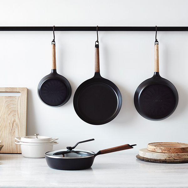 バーミキュラ / フライパン 26cm ウォールナット / 専用フタ付きを贈る