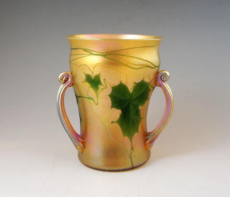 L.C.ティファニー「取手付 蔦文様花瓶」《アンティックかとう》