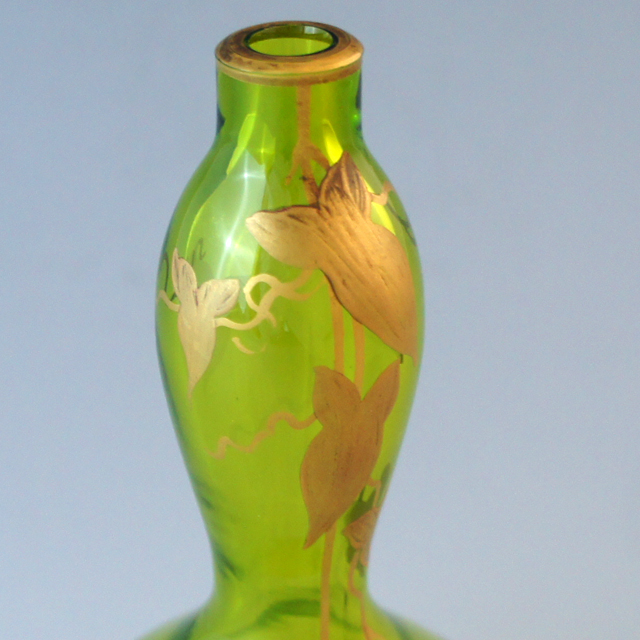 オールドバカラ「朝顔文様 緑色ガラス 瓢箪花瓶」《アンティックかとう》
