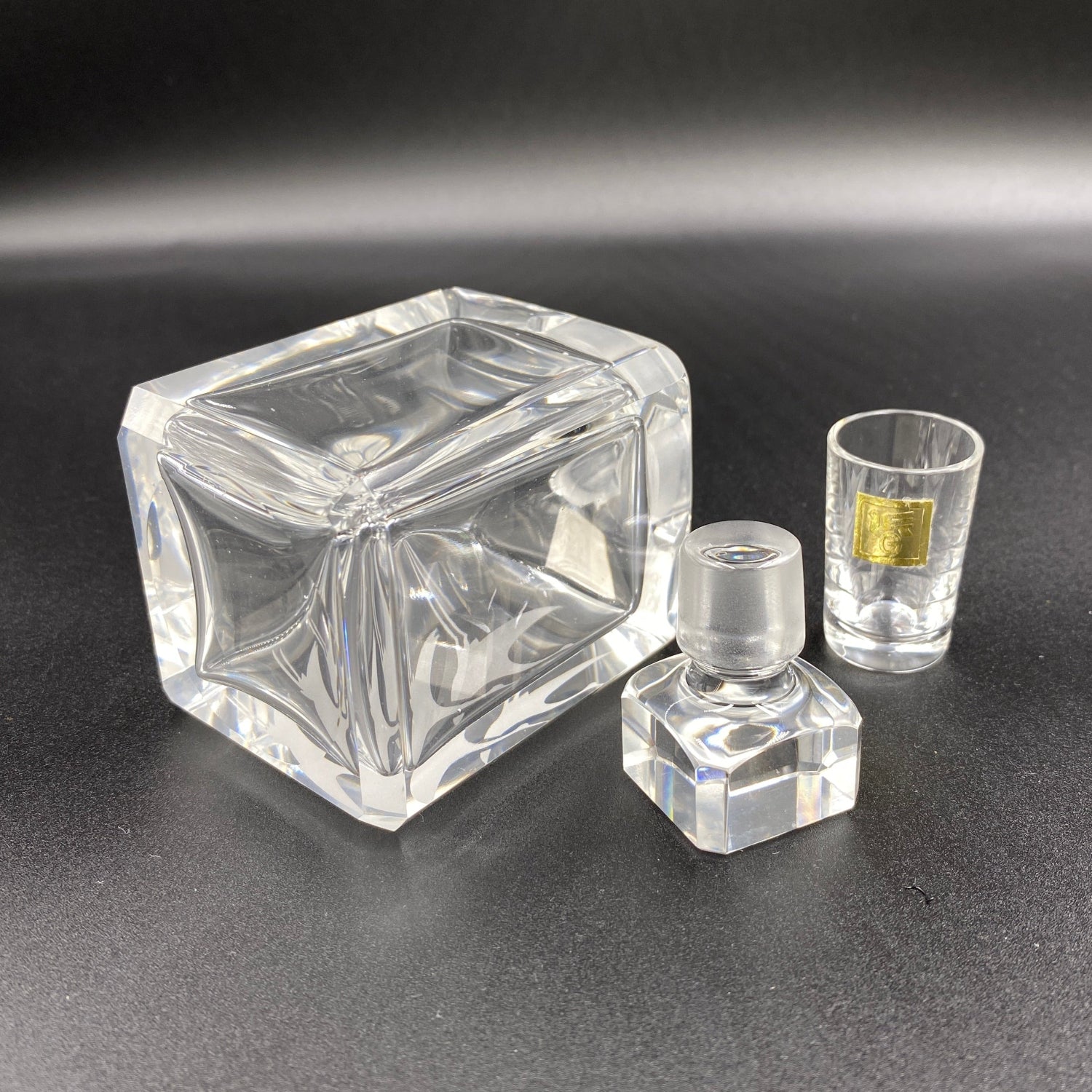 カガミクリスタル 創業50周年記念デキャンタ1点＆ショットグラス5点