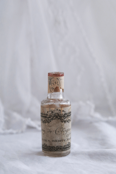 フランスのパフュームボトル LUCIEN BERTY. PARIS P. GIRAUD & Cie