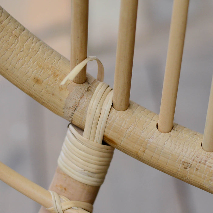 ハンギング ラタンチェア｜天然素材のやさしさに包まれる、吊り下げ式