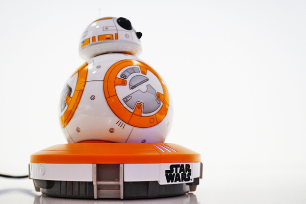 ASCII.jp：スター・ウォーズの愛らしい「BB-8」がスマホで動かせる