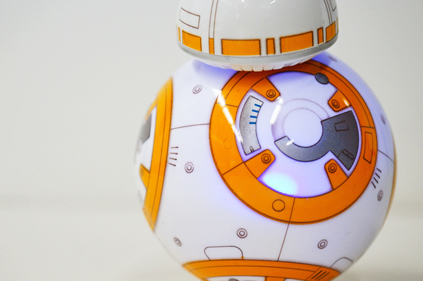 ASCII.jp：スター・ウォーズの愛らしい「BB-8」がスマホで動かせる