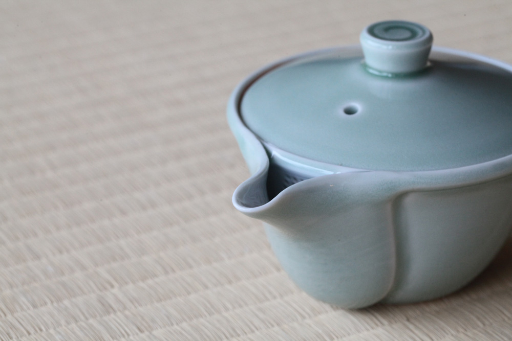 宝瓶 青磁 M 朝日窯工房作｜Asahiyaki | Tea pottery in Uji, Kyoto