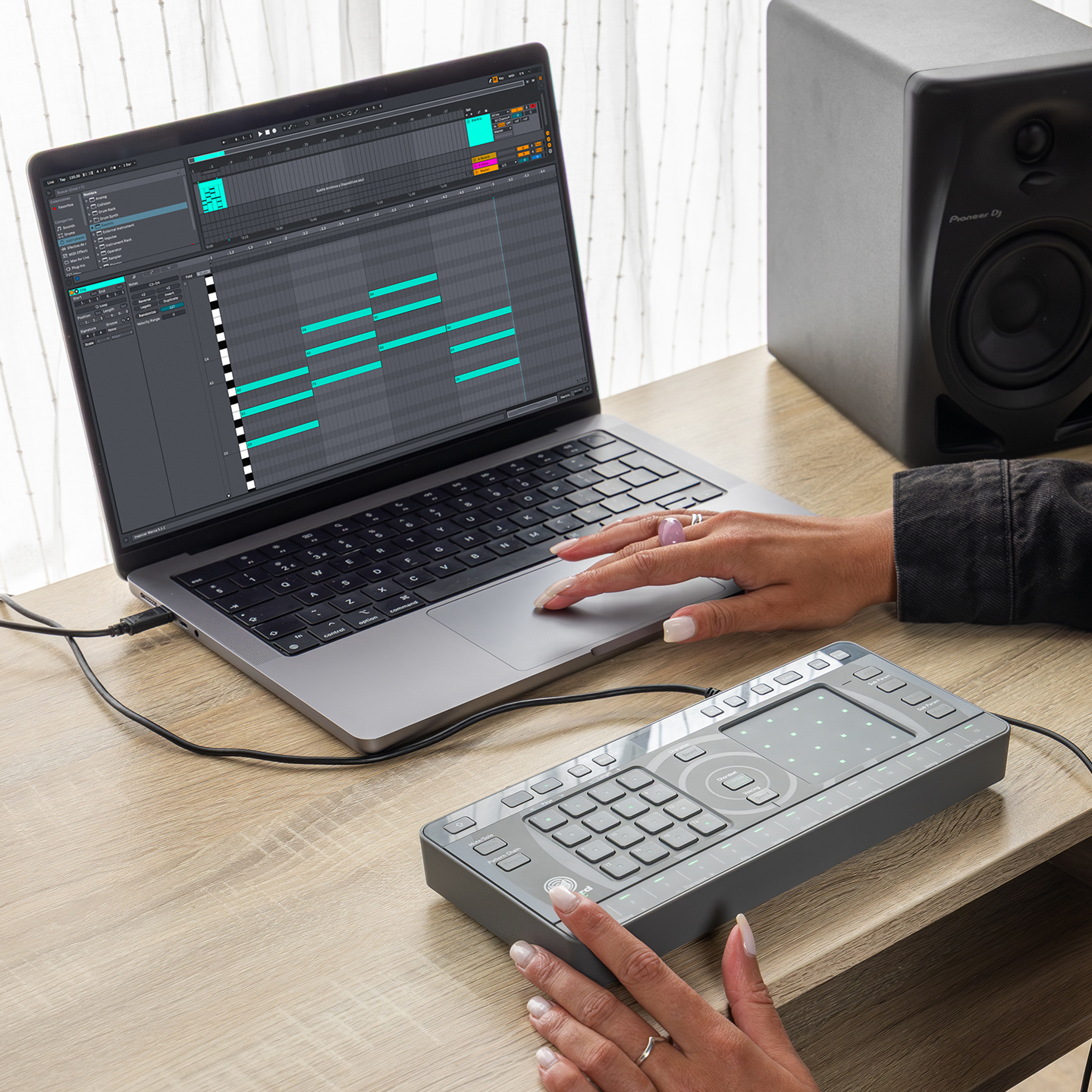 Chordcat - 8-Track groovebox - AlphaTheta