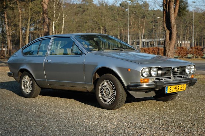 Gebruikersreview van Alfa Romeo Alfetta GTV 2000 L (1980) - AutoWeek