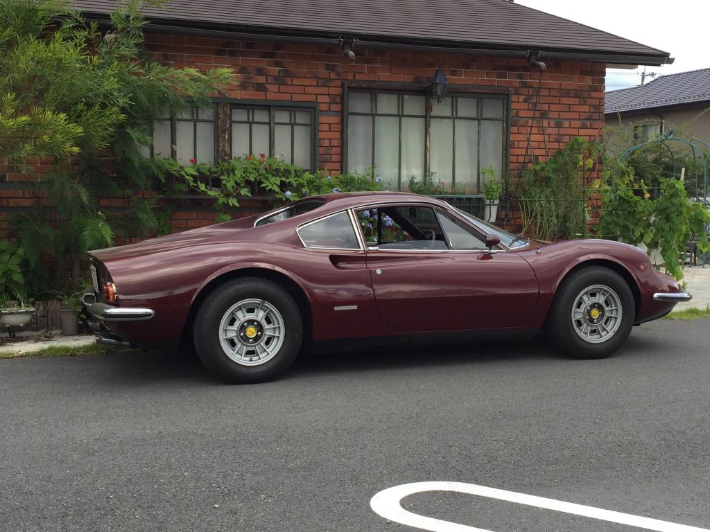 クルマを買うことはひんしゅくを買うこと」秋田良子さんのフェラーリ