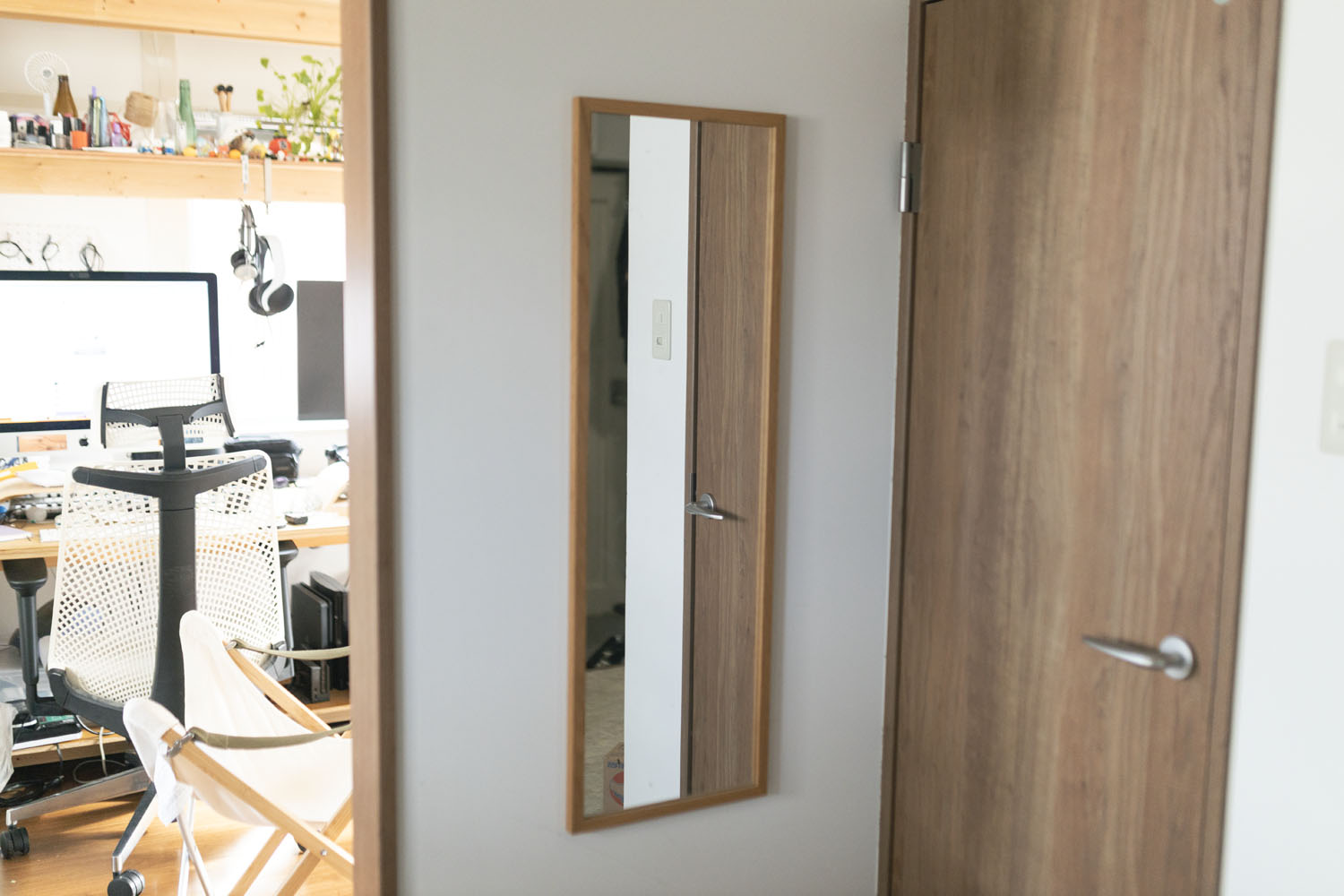 スペースも圧迫感もほぼナシで設置できる無印良品のコレが「姿見の正解