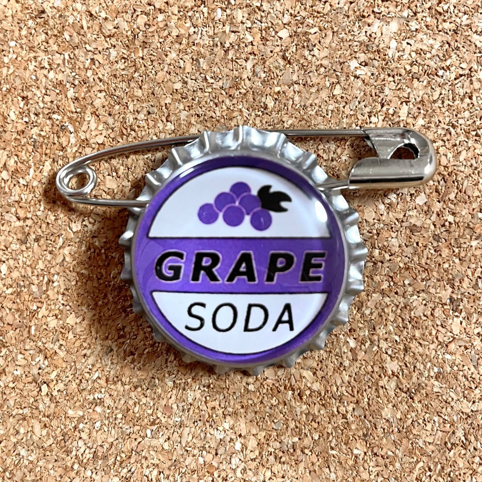 カール爺さんと空飛ぶ家 バッチ バッジ ピン - メルカリ