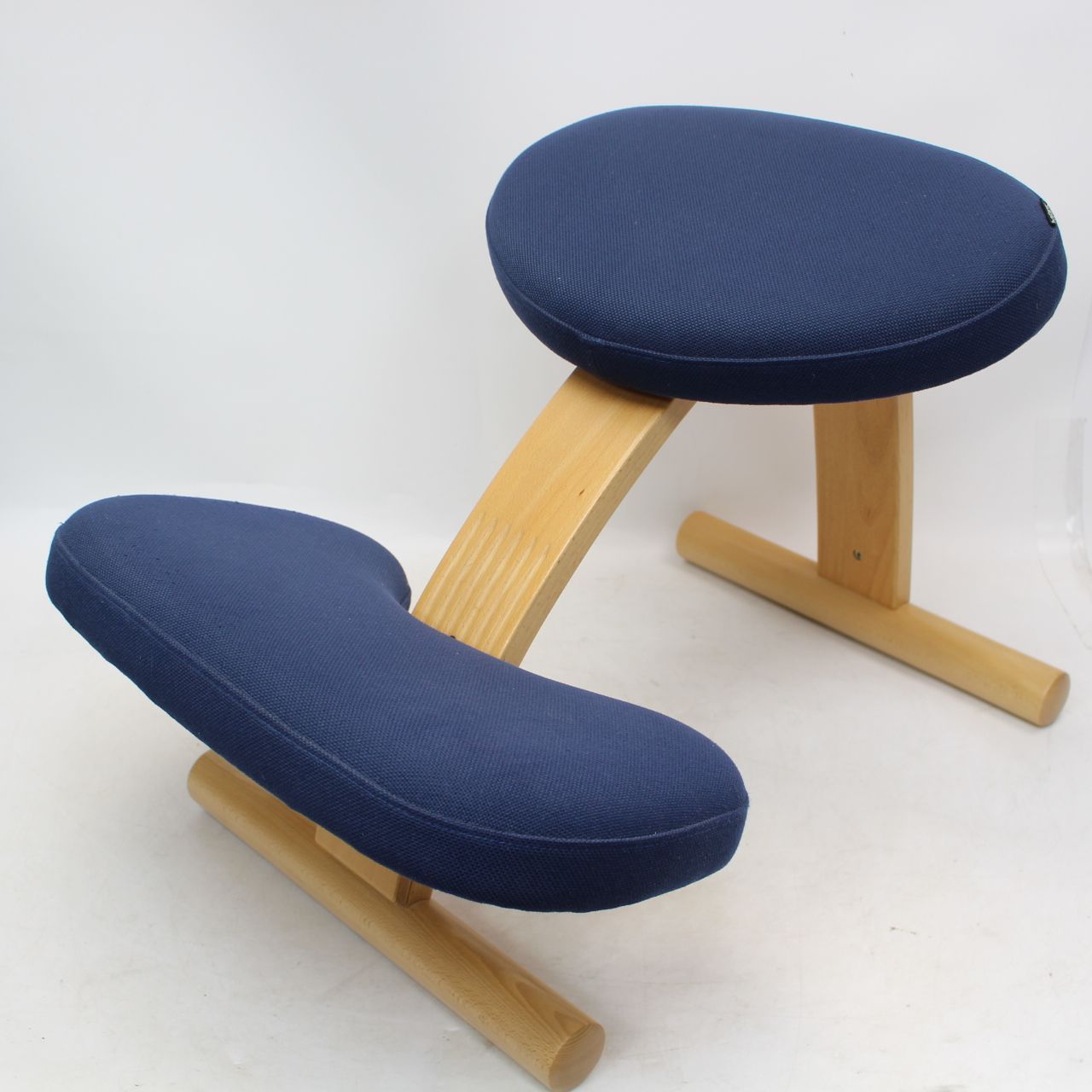 033)BALANS EASY バランスイージー 姿勢矯正椅子 ネイビー バランスラボ