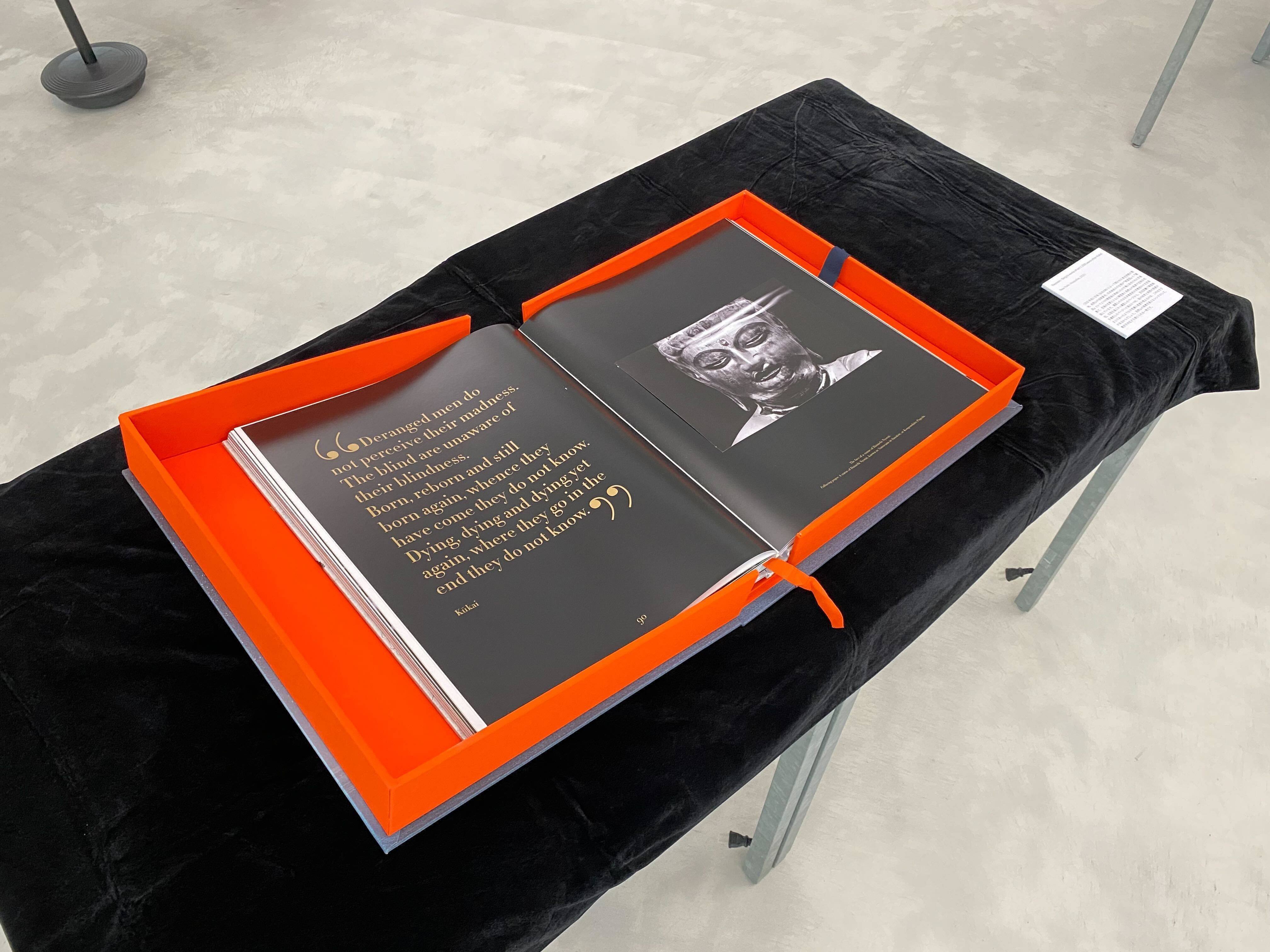 美しく、華やか。そして、大きい…。規格外の大きさの美術書たち｜多摩