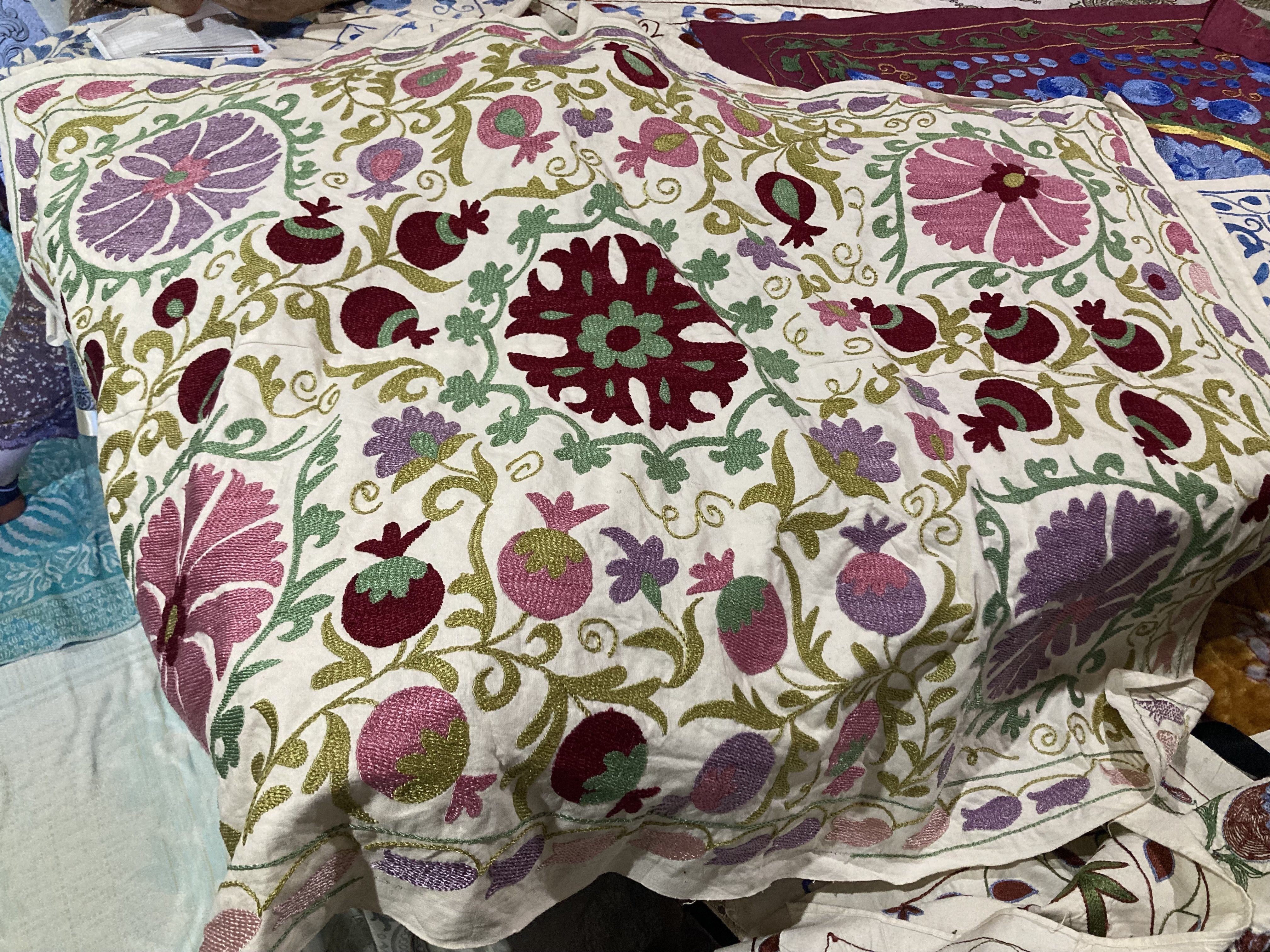 ウズベキスタン刺繍布スザニ｜値段・デザイン・インテリア活用法を旅行