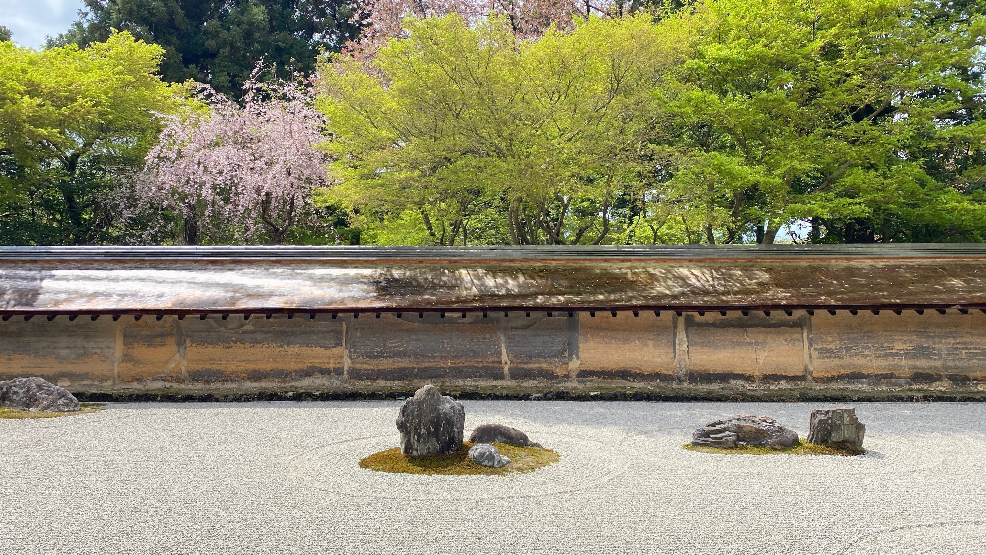 京都時間.jp】第20回 禅の心 石の芸術：龍安寺庭園の深遠な世界