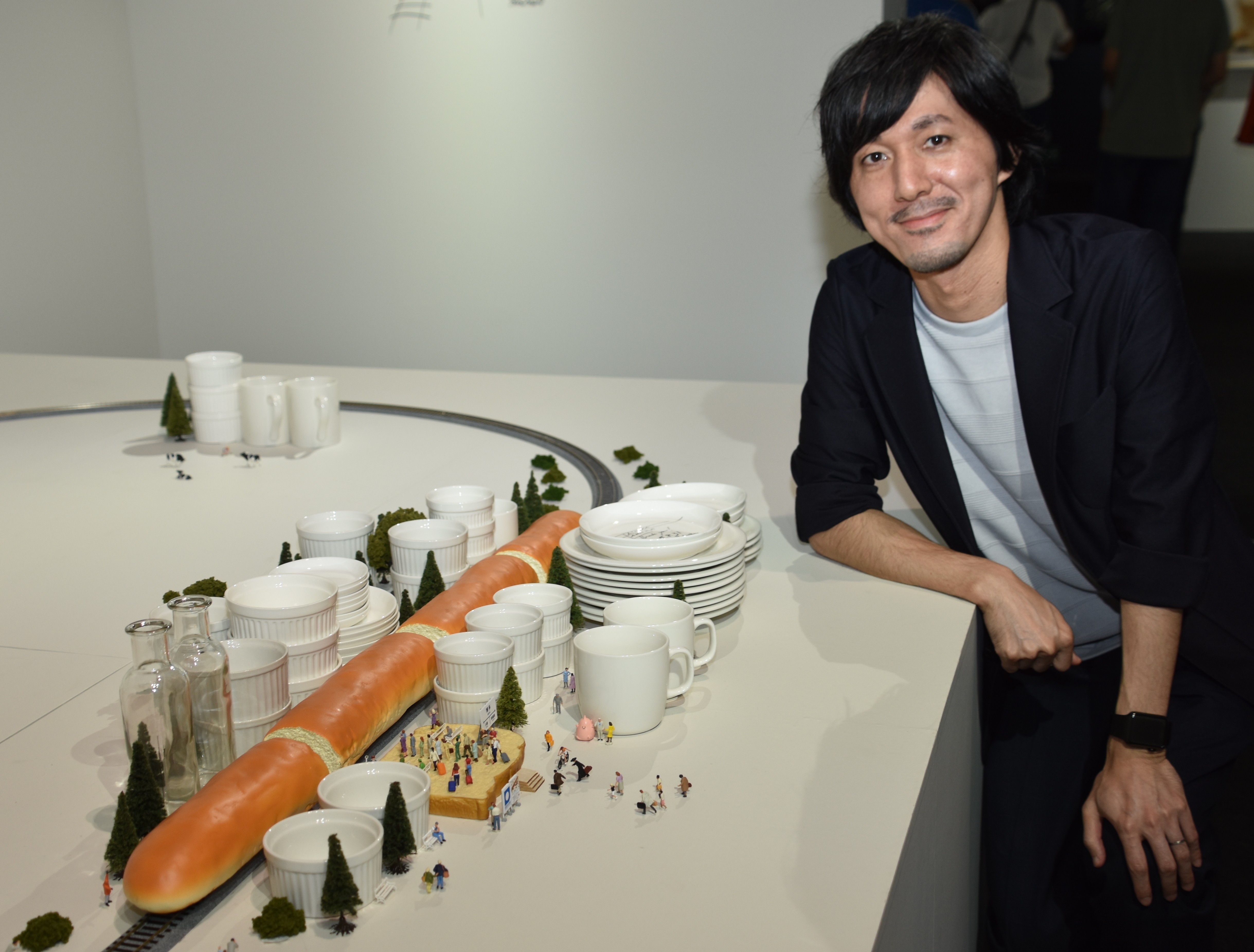 パン、めんたいこが新幹線に ミニチュア写真家田中達也さん 福岡市科学