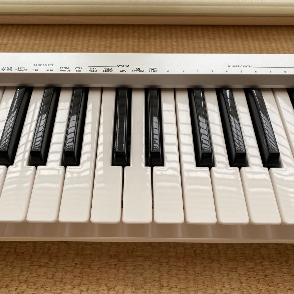 Roland A-49 MIDIキーボード・コントローラー ホワイト｜Yahoo!フリマ