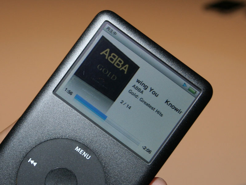 米Apple、完全金属筐体のHDD搭載「iPod classic」