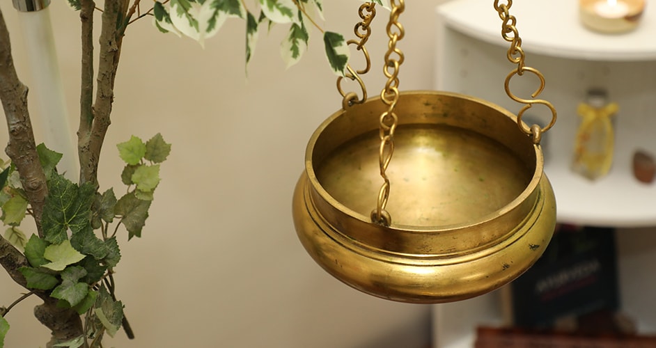 解放のひととき」シロダーラ | アーユルヴェーダサロン・アーカーシャ