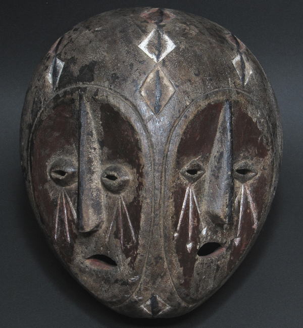 二つの顔の仮面<アフリカの仮面(木彫り)：アフリカ雑貨アザライ