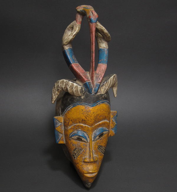 グロの彩色マスク<アフリカの仮面(木彫り)：アフリカ雑貨アザライ